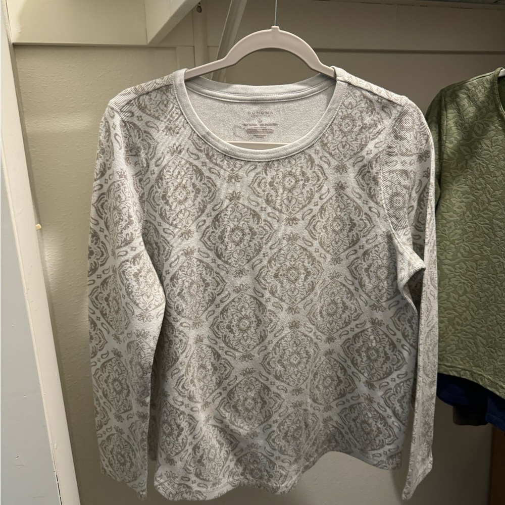 Women’s shirt